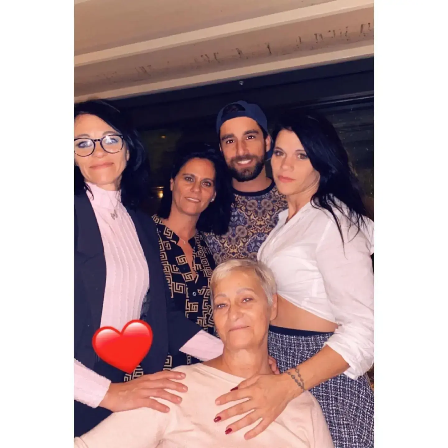 Frôlements francs, regards sans détour - Image 3